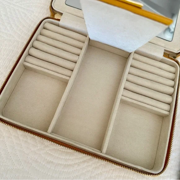 Wolf Designs Maria Large Zip Case in Mustard - Picture 4 of 13